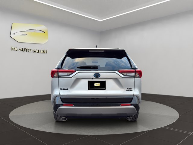 2019 Toyota RAV4 Hybrid XSE photo 3