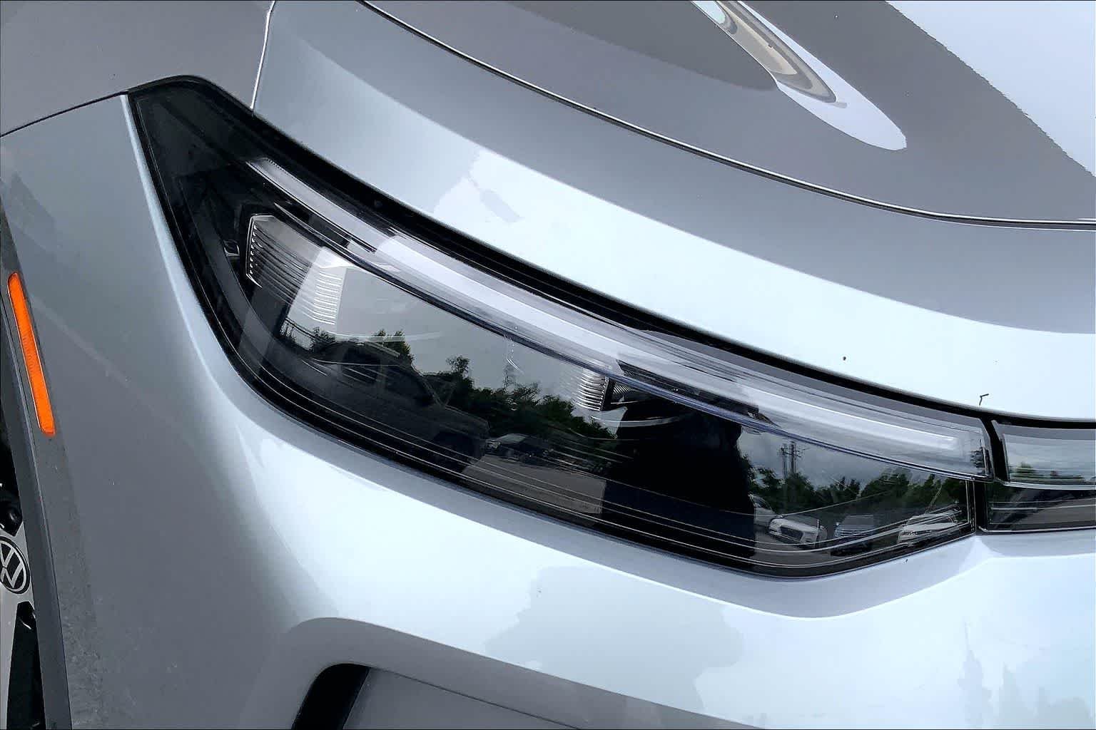 New 2026 Pyrite Silver Metallic Volkswagen SE image 13