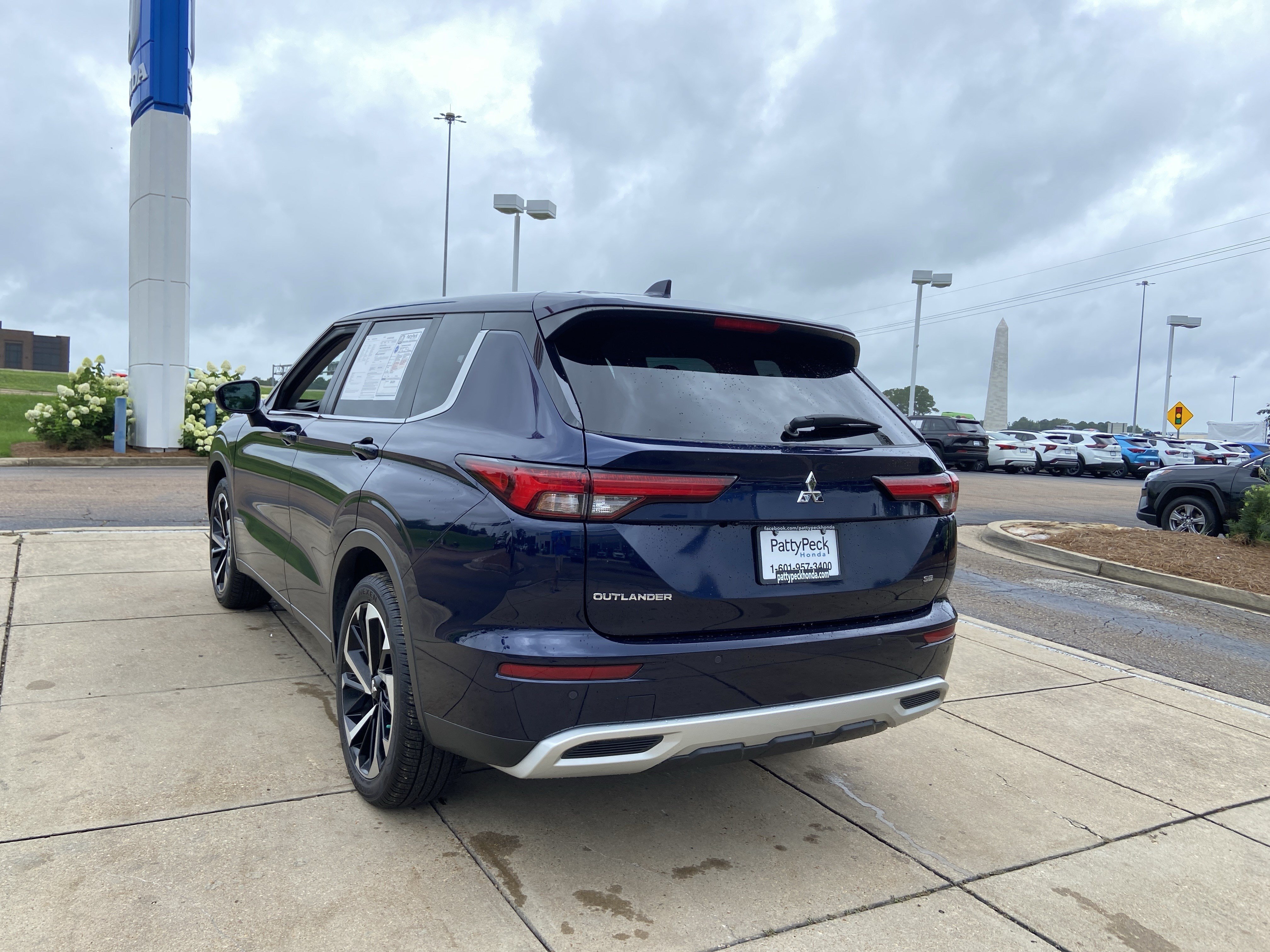 Used 2023 Cosmic Blue Metallic Mitsubishi SE image 13