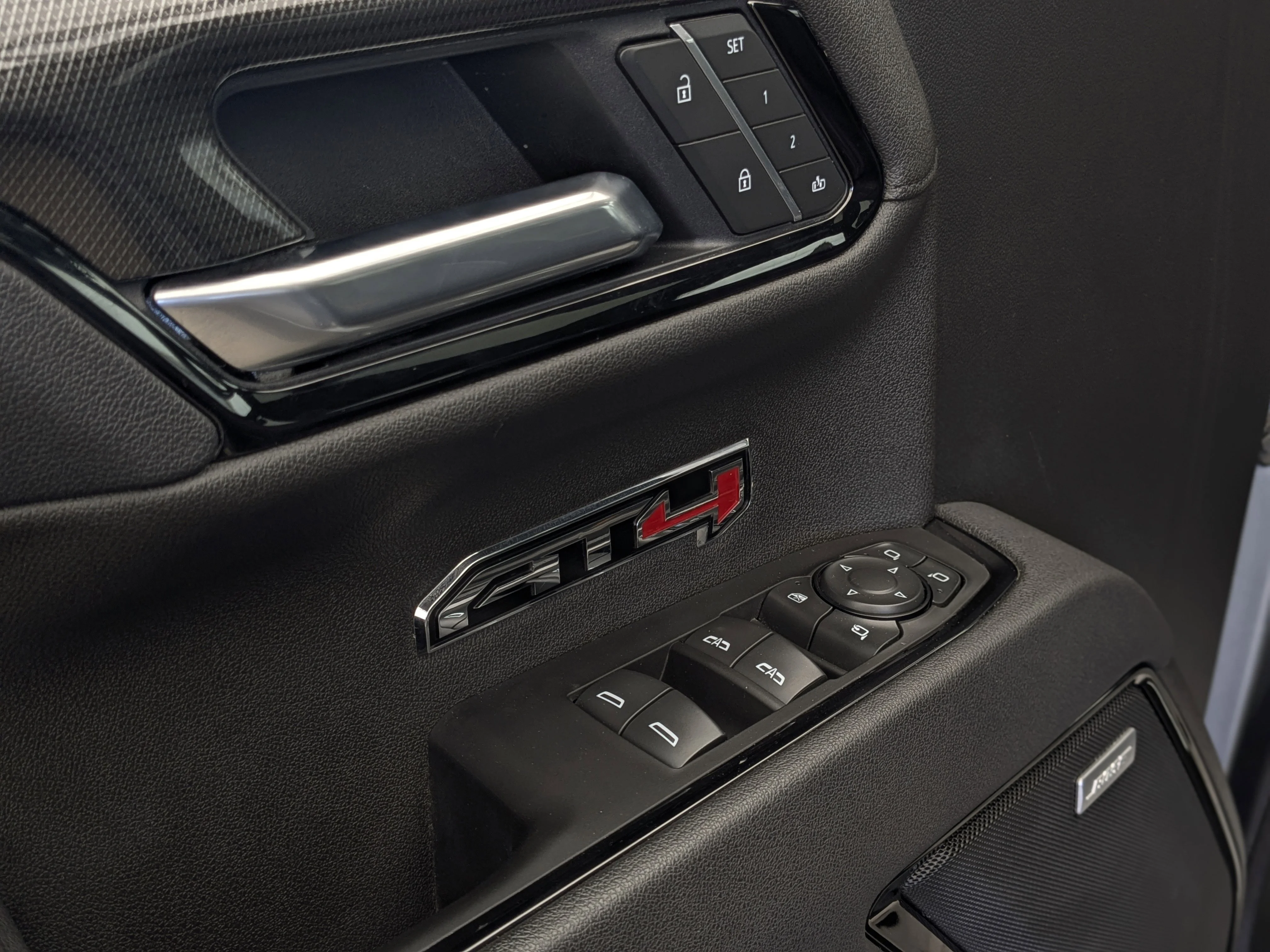 Used 2025 Grey GMC AT4 - - 2Lift - X31 Pkg - AT4 Premium Pkg - Sunroof - Leather image 13