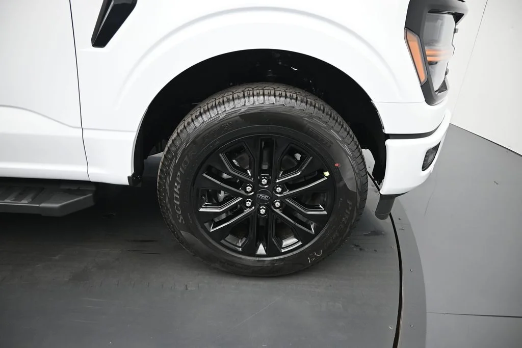 New 2026 Oxford White Ford XLT image 23