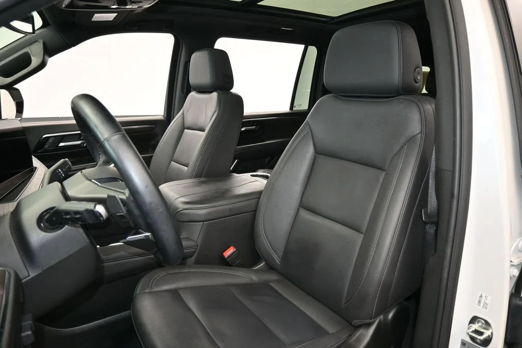 Used 2025 Iridescent Pearl Tricoat Chevrolet Z71 image 9