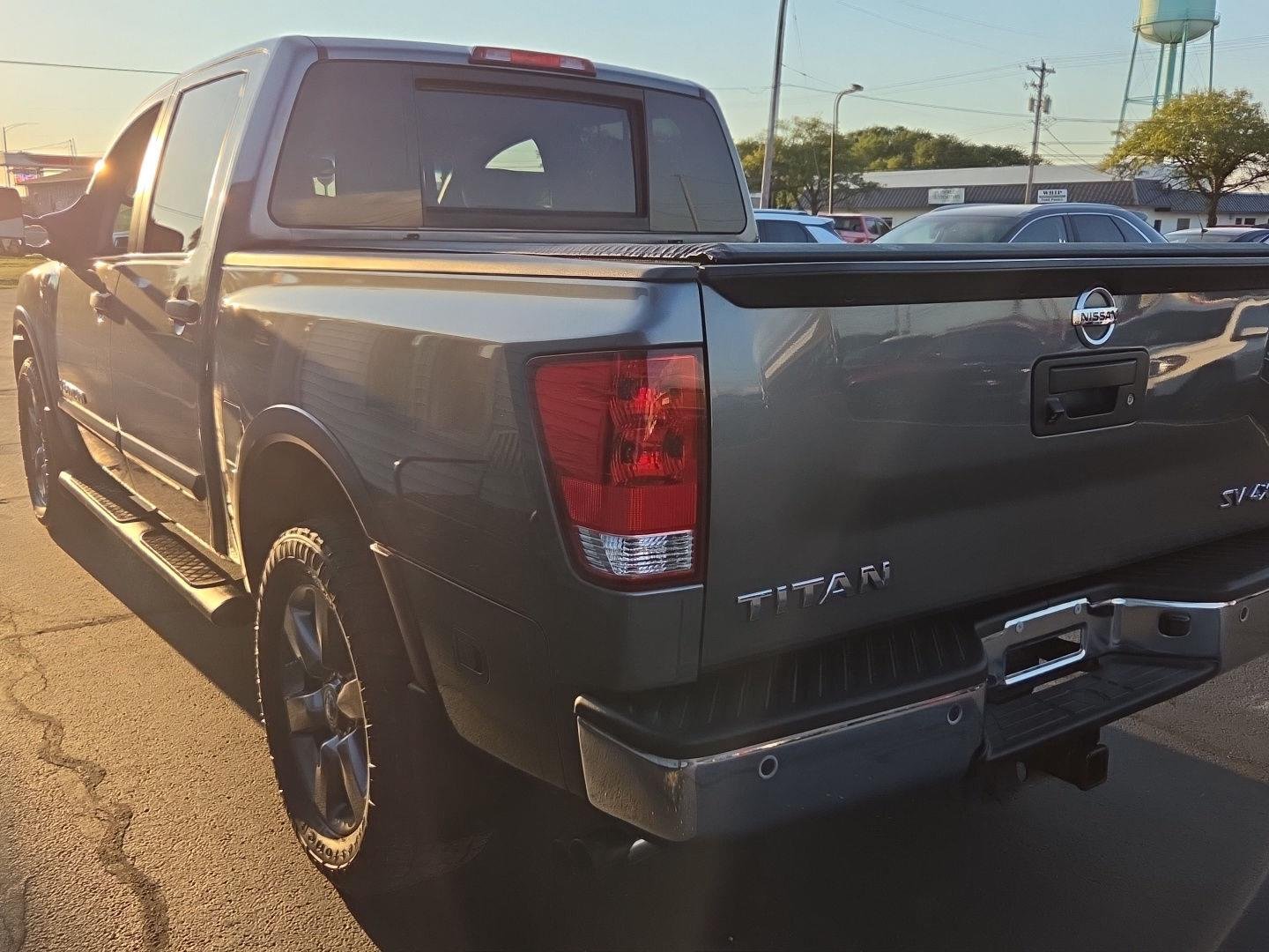 Used 2015 Gun Metallic Nissan SV image 7