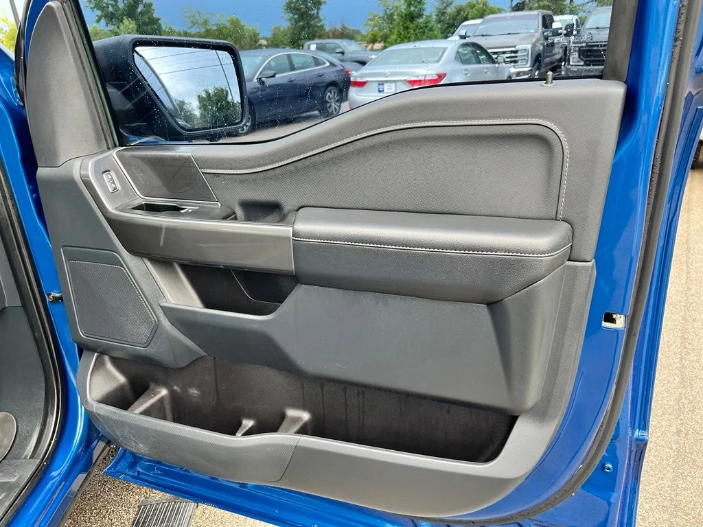Used 2023 Blue Ford XLT image 9