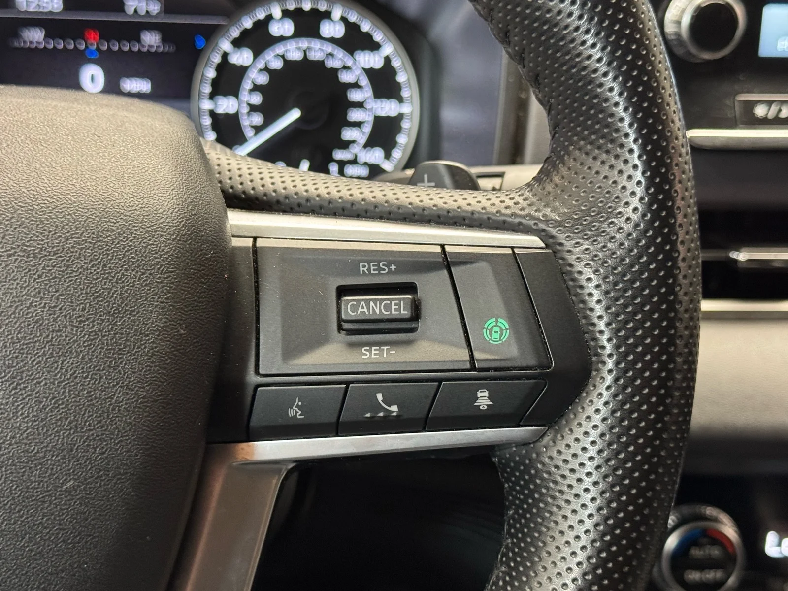 Used 2024 White Diamond (w85) Mitsubishi SE image 13