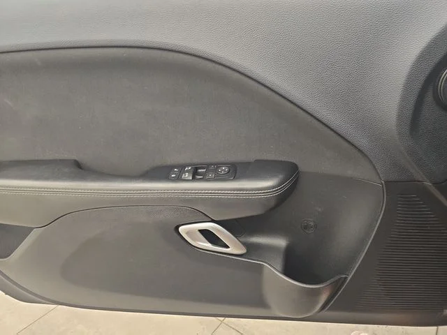 Used 2015 Pitch Black Clearcoat Dodge SXT image 27