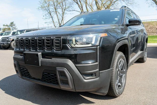 New 2026 Diamond Black Crystal Pearl-Coat Exterior Paint Jeep Limited image 2