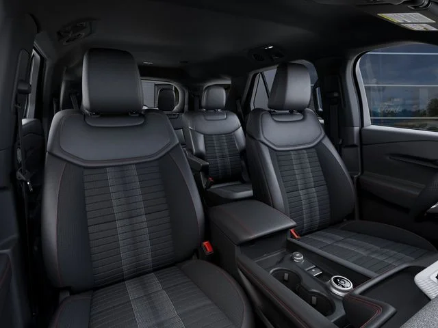 New 2027 Star White Metallic Tri-Coat Ford ST-Line image 10