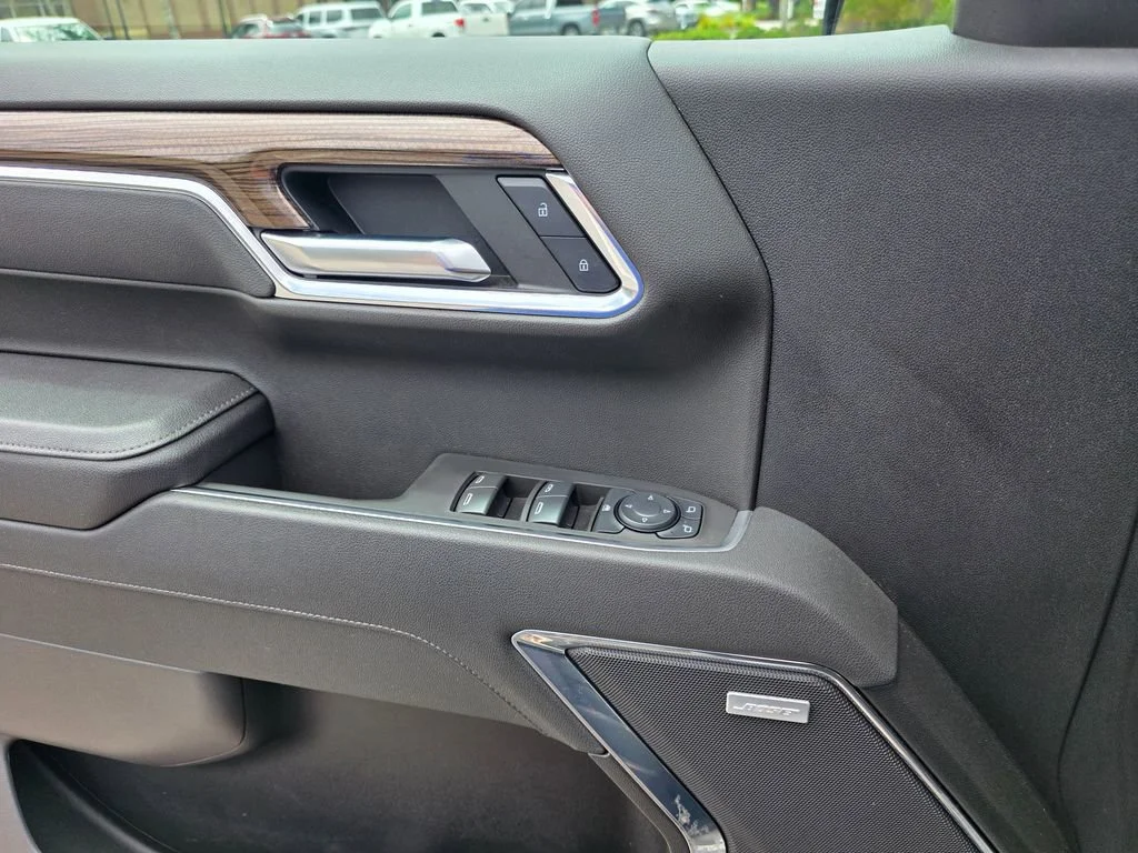 Used 2025 Sterling Gray Metallic Chevrolet LT Trail Boss image 16