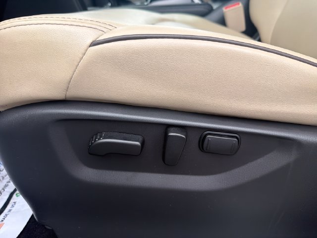 Used 2023 White Nissan SV image 4