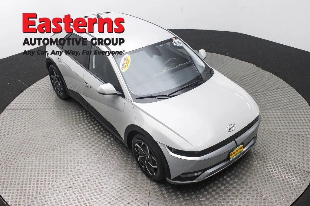 Used 2024 Gray Hyundai SEL image 3