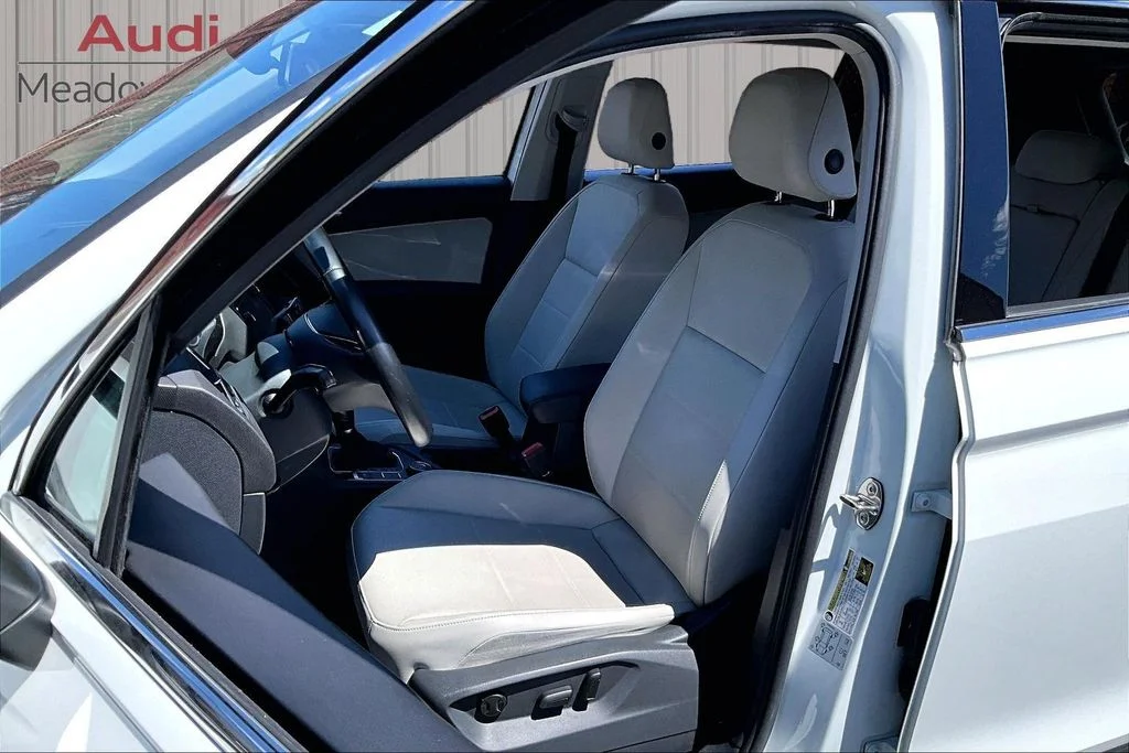 Used 2019 White Volkswagen 2.0T SE image 21