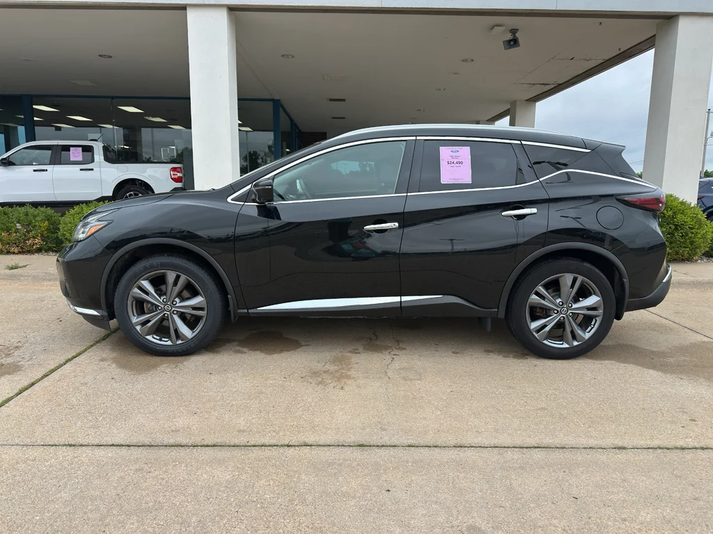 Used 2021 Magnetic Black Pearl Nissan Platinum image 4