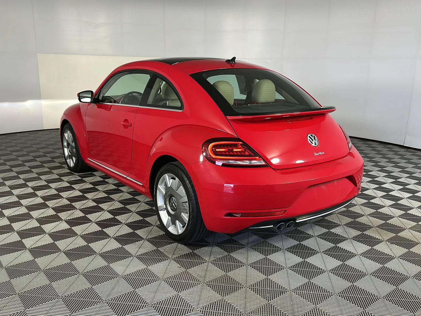 Used 2019 Tornado Red Volkswagen SE image 24
