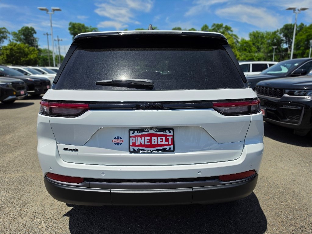 New 2026 Bright White Clear-Coat Exterior Paint Jeep Altitude image 12
