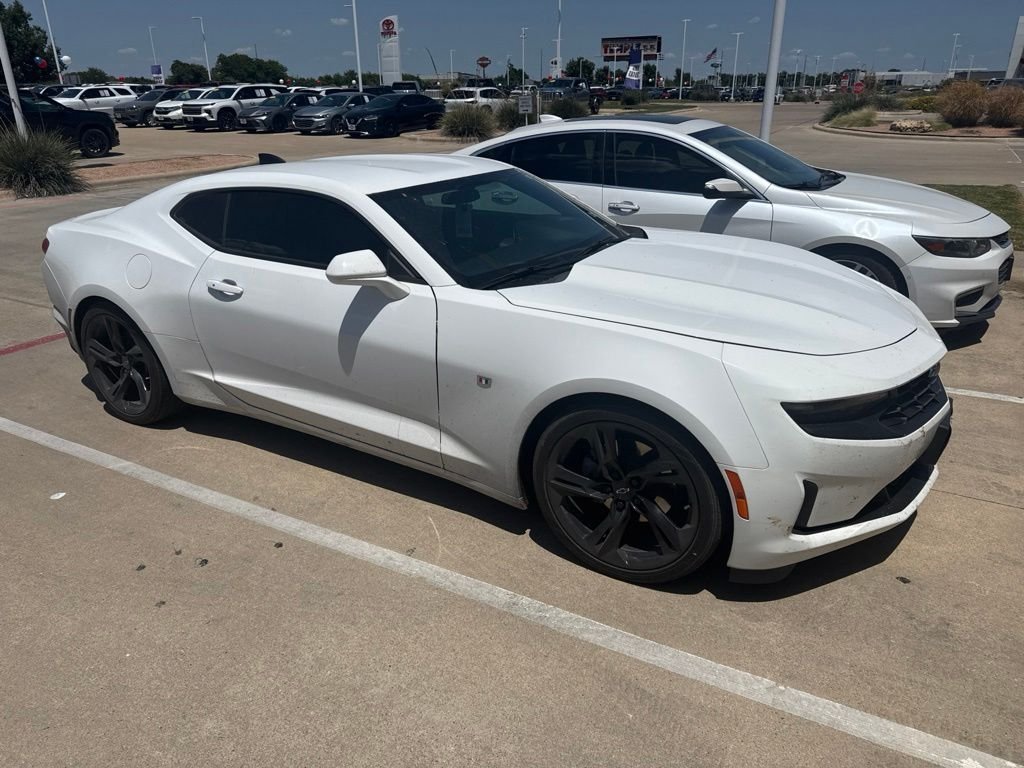Used 2022 White Chevrolet 2LT image 4