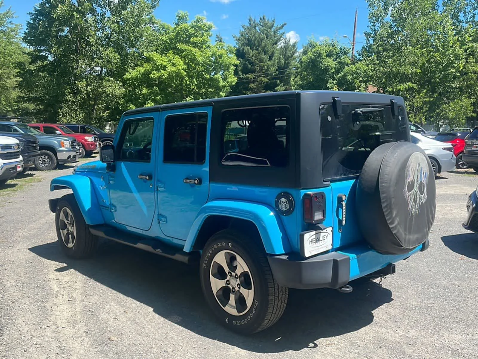 Used 2017 Chief Clearcoat Jeep Sahara image 5