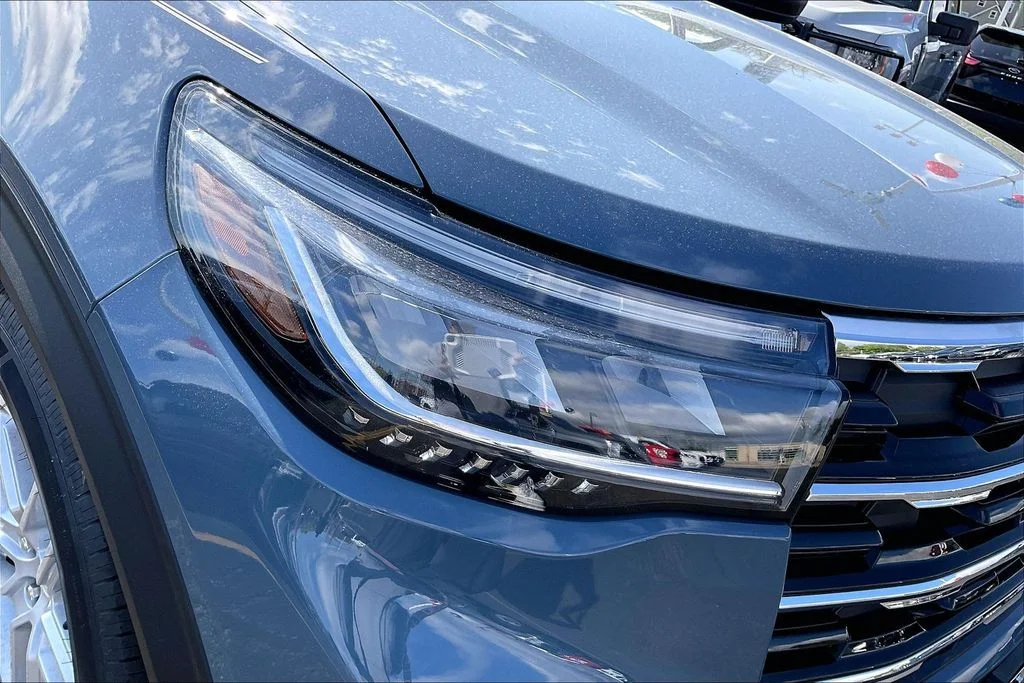 New 2026 Vapor Blue Metallic Ford Active image 29