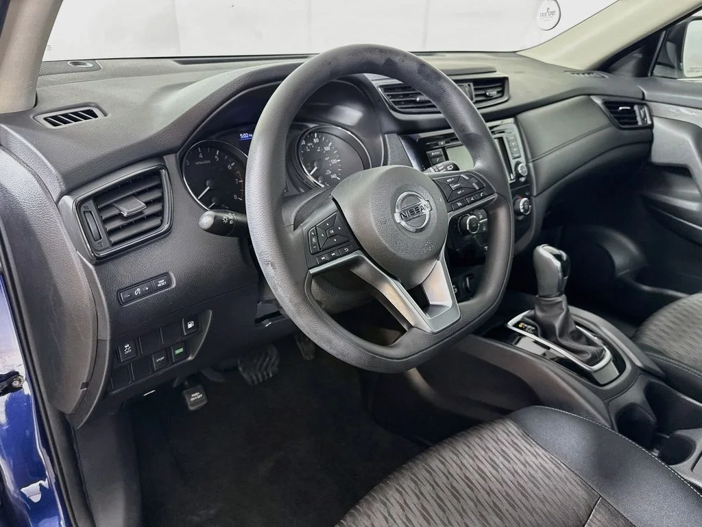 Used 2018 Blue Nissan S image 9