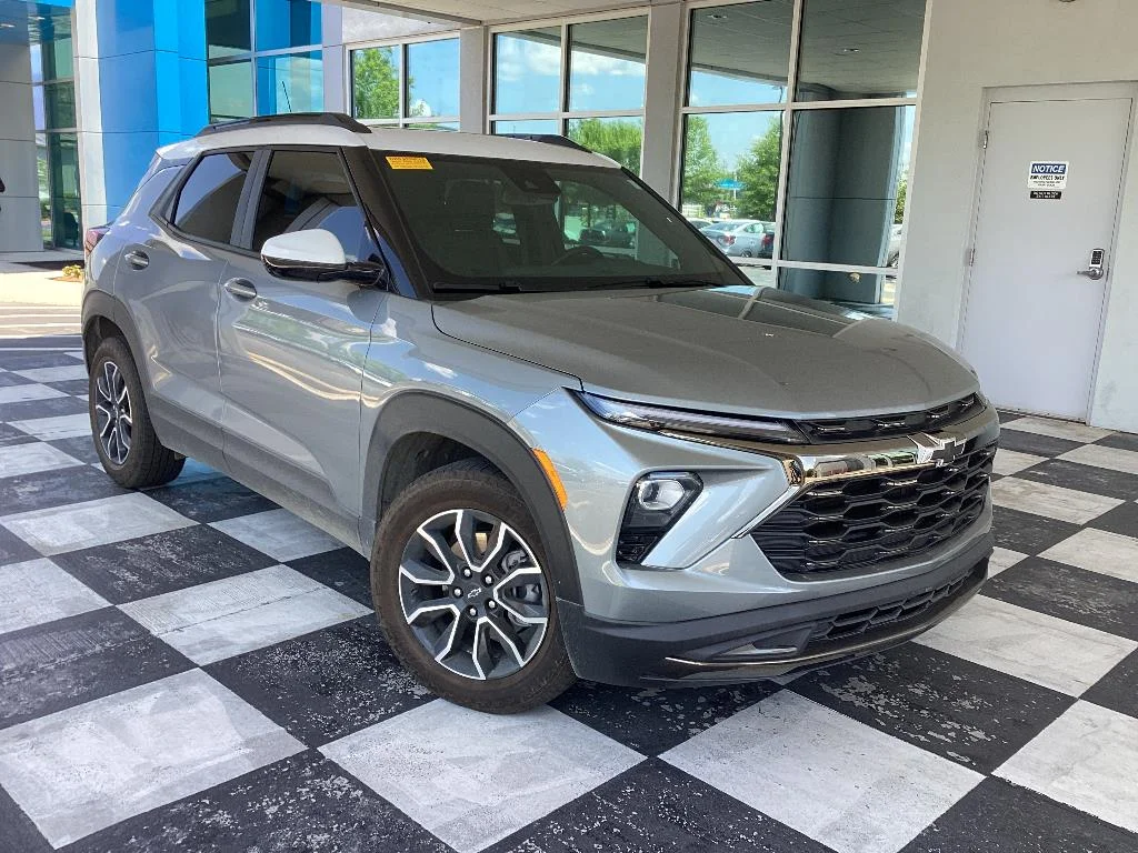 Used 2025 Sterling Gray Metallic Chevrolet ACTIV image 7