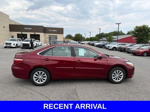 Used 2017 Red Toyota LE image 19