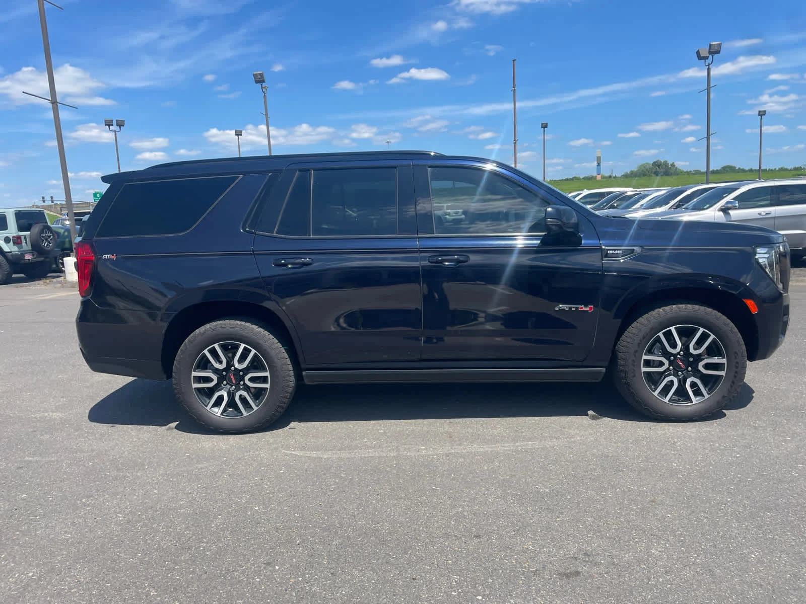 2023 GMC Yukon AT4 - Photo 5