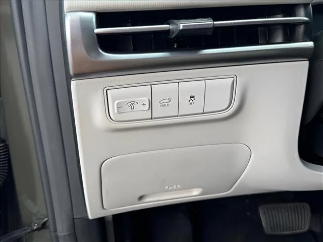 Used 2025 Green Hyundai SEL image 22
