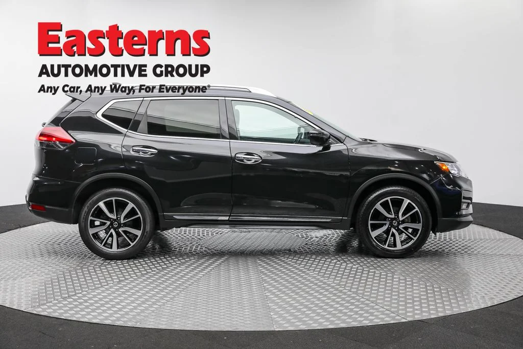 Used 2020 Black Nissan SL image 4