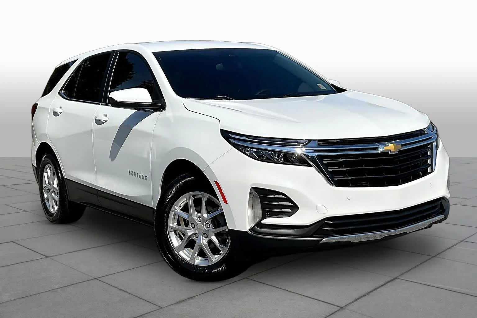 Used 2024 Summit White Chevrolet LT image 5