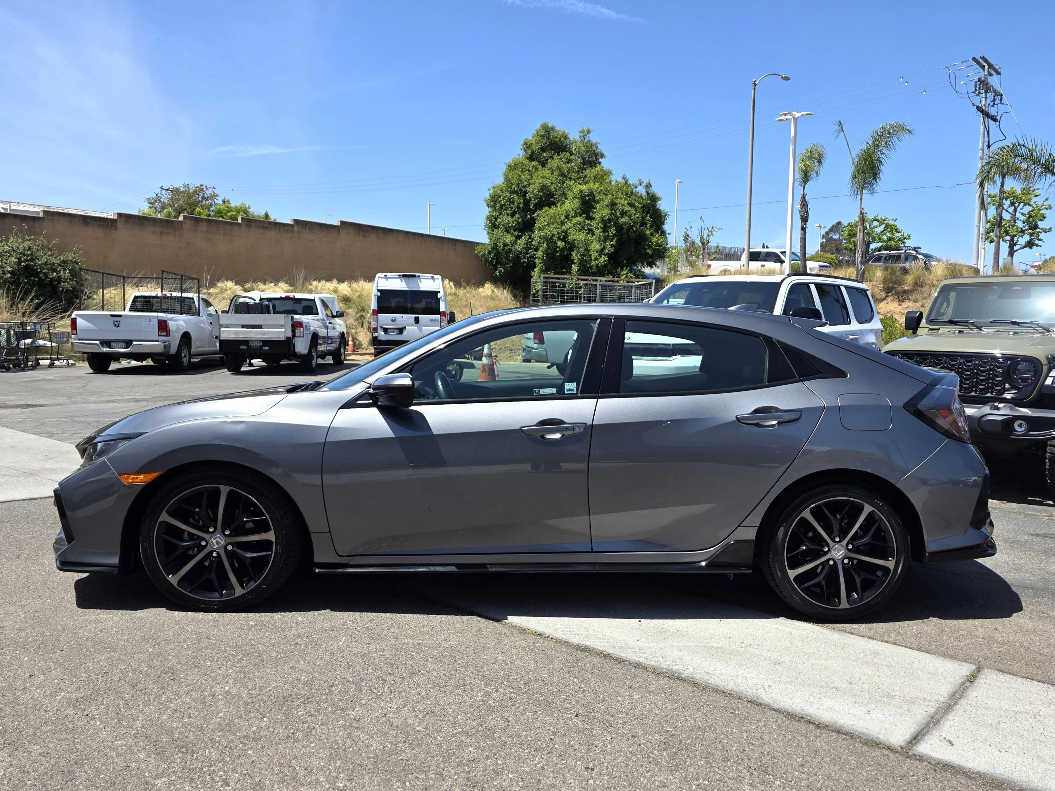 Used 2021  Honda Sport image 2