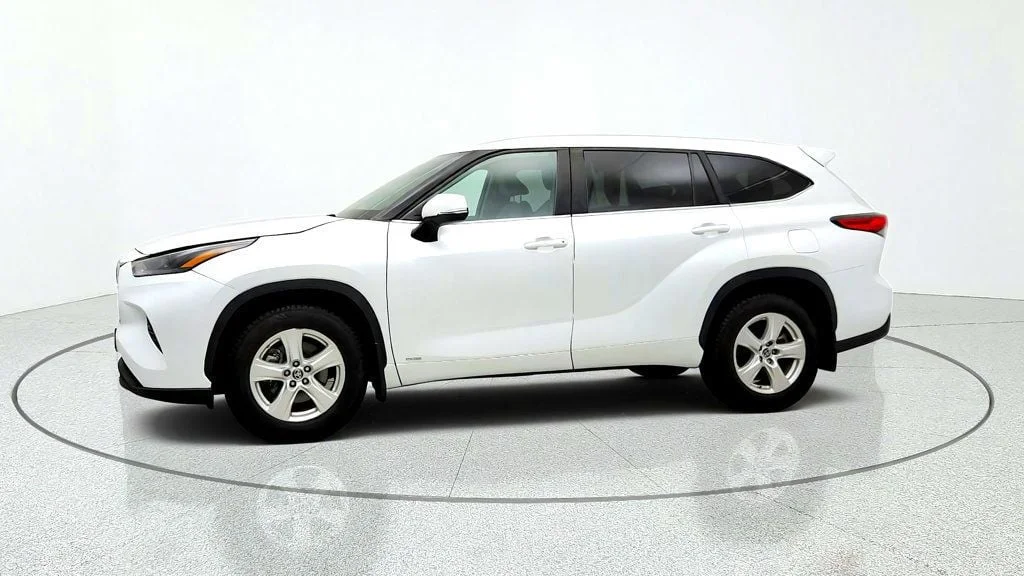 Used 2023 Wind Chill Pearl Toyota Hybrid LE AWD w/ 3-Row Seating & Toyota Safety Sense image 8