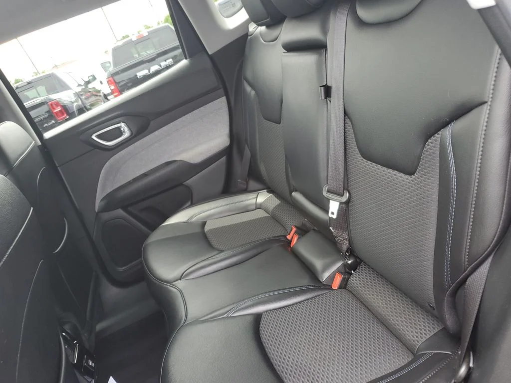 Certified Used 2022 Black Jeep Latitude image 13