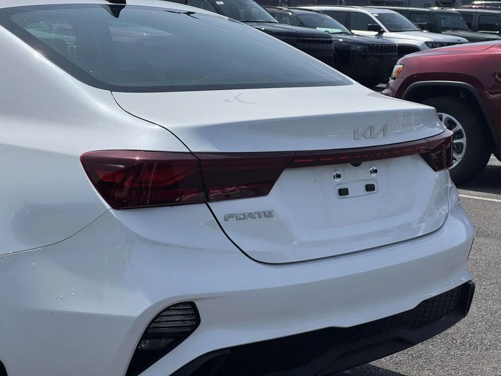 Used 2024 White Kia LXS image 10
