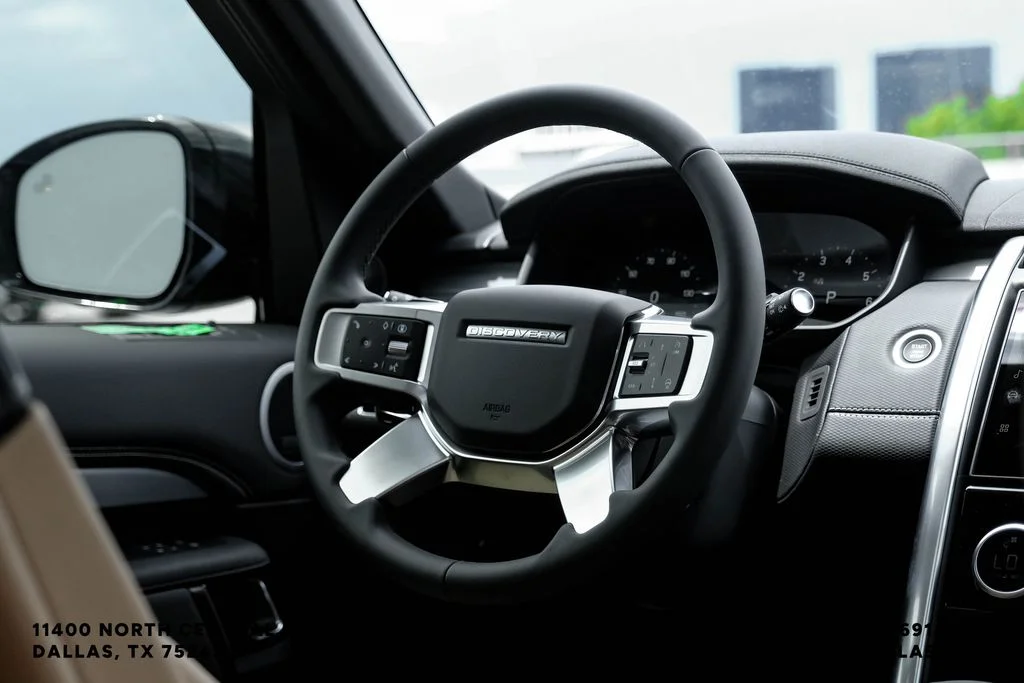 New 2026 Santorini Black Metallic Land Rover Dynamic SE image 13