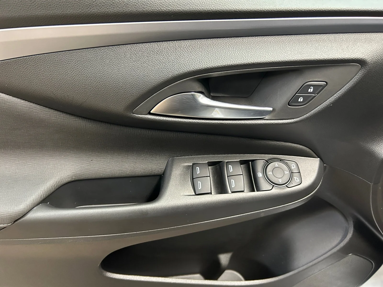 New 2026 Summit White Buick Preferred image 16