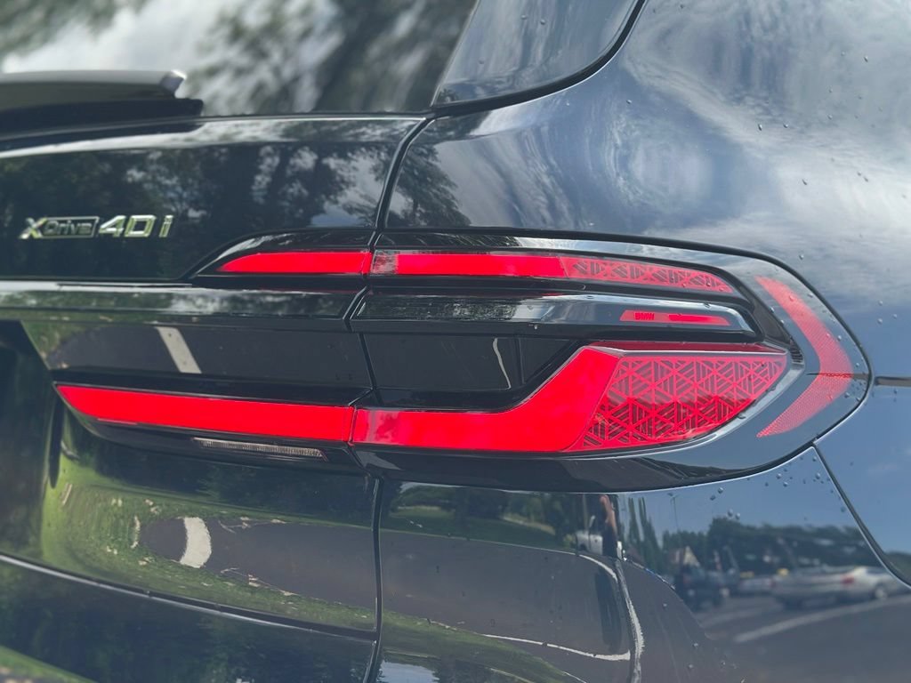 New 2027 Carbon Black Metallic BMW xDrive40i image 11