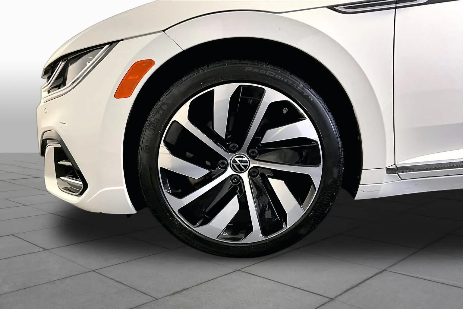 Used 2022 Oryx White Pearl Volkswagen SEL R-Line image 11