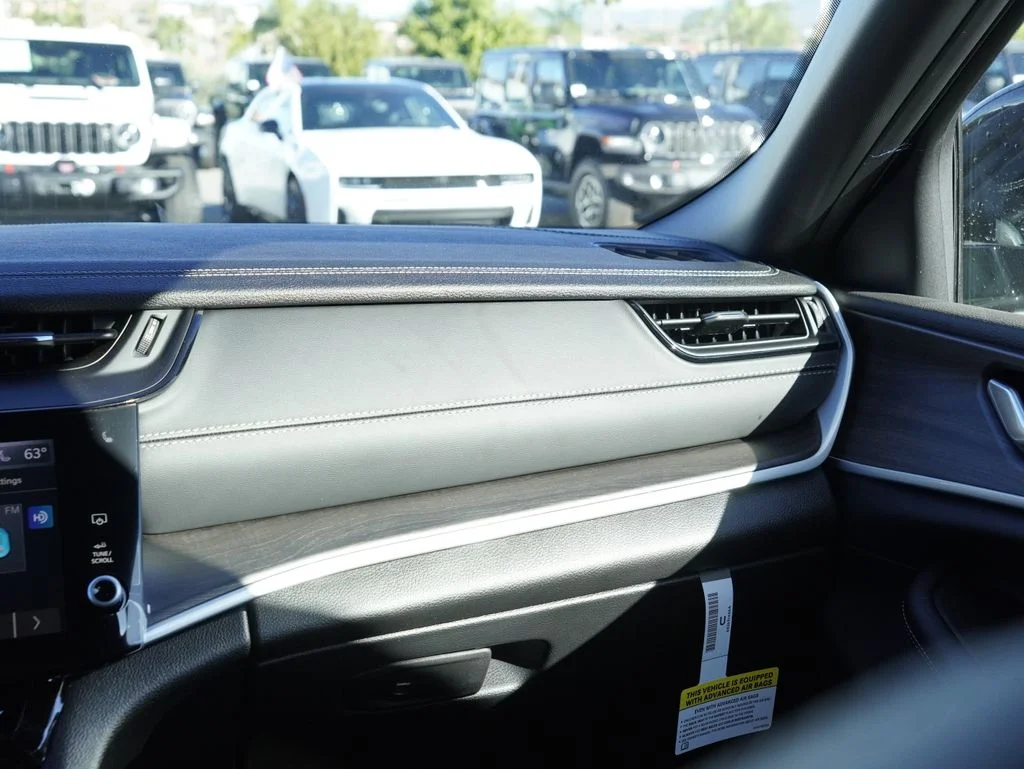 New 2026 Baltic Gray Metallic Clearcoat Jeep Altitude image 32