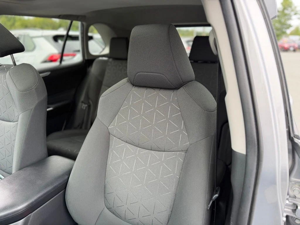 Used 2021 Silver Toyota XLE image 10