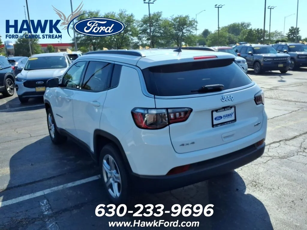 Used 2024 White Jeep Latitude image 5