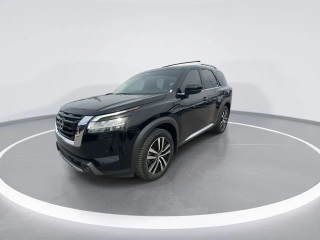 Used 2023 Black Nissan Platinum image 4