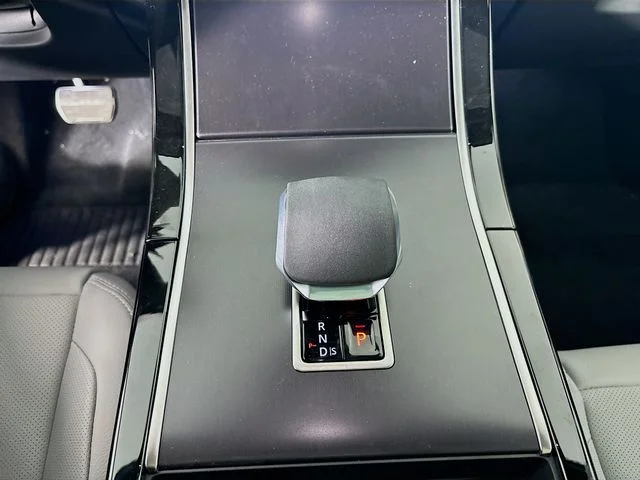New 2026 Green Land Rover Dynamic SE image 18