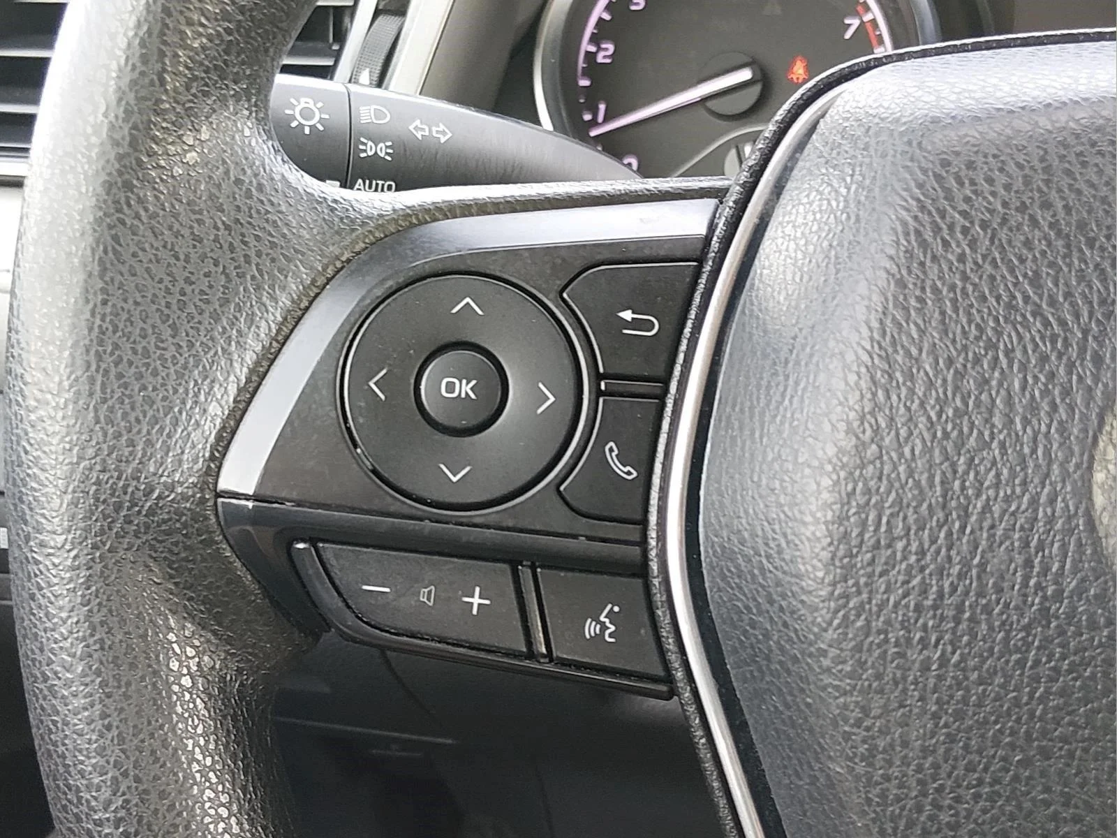 Used 2020 Predawn Gray Mica Toyota LE image 28