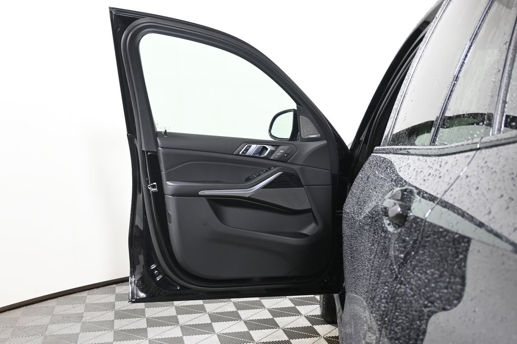 New 2026 Black Sapphire Metallic BMW xDrive40i image 28