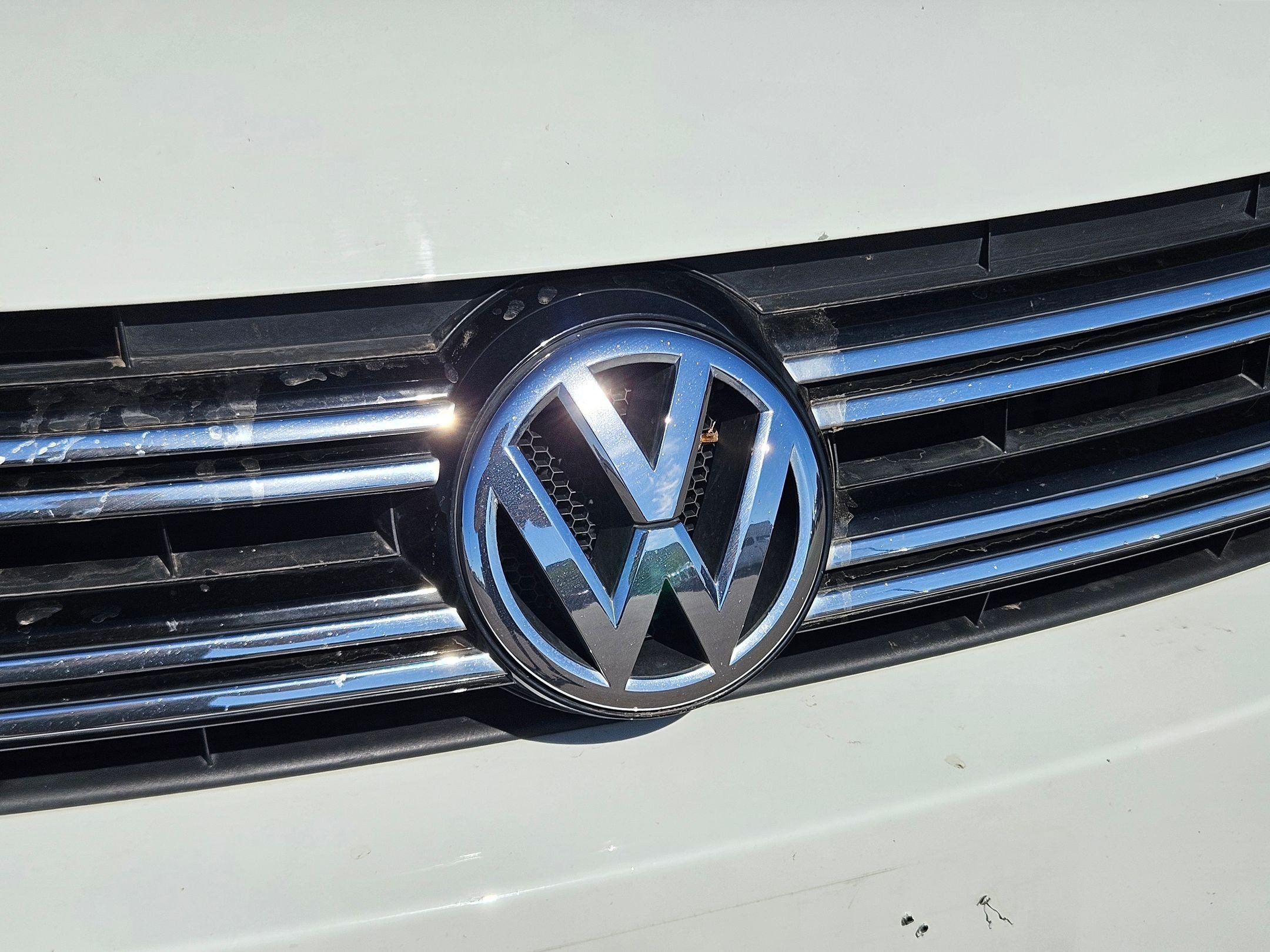 Certified Used 2017 White Volkswagen 2.0T image 10