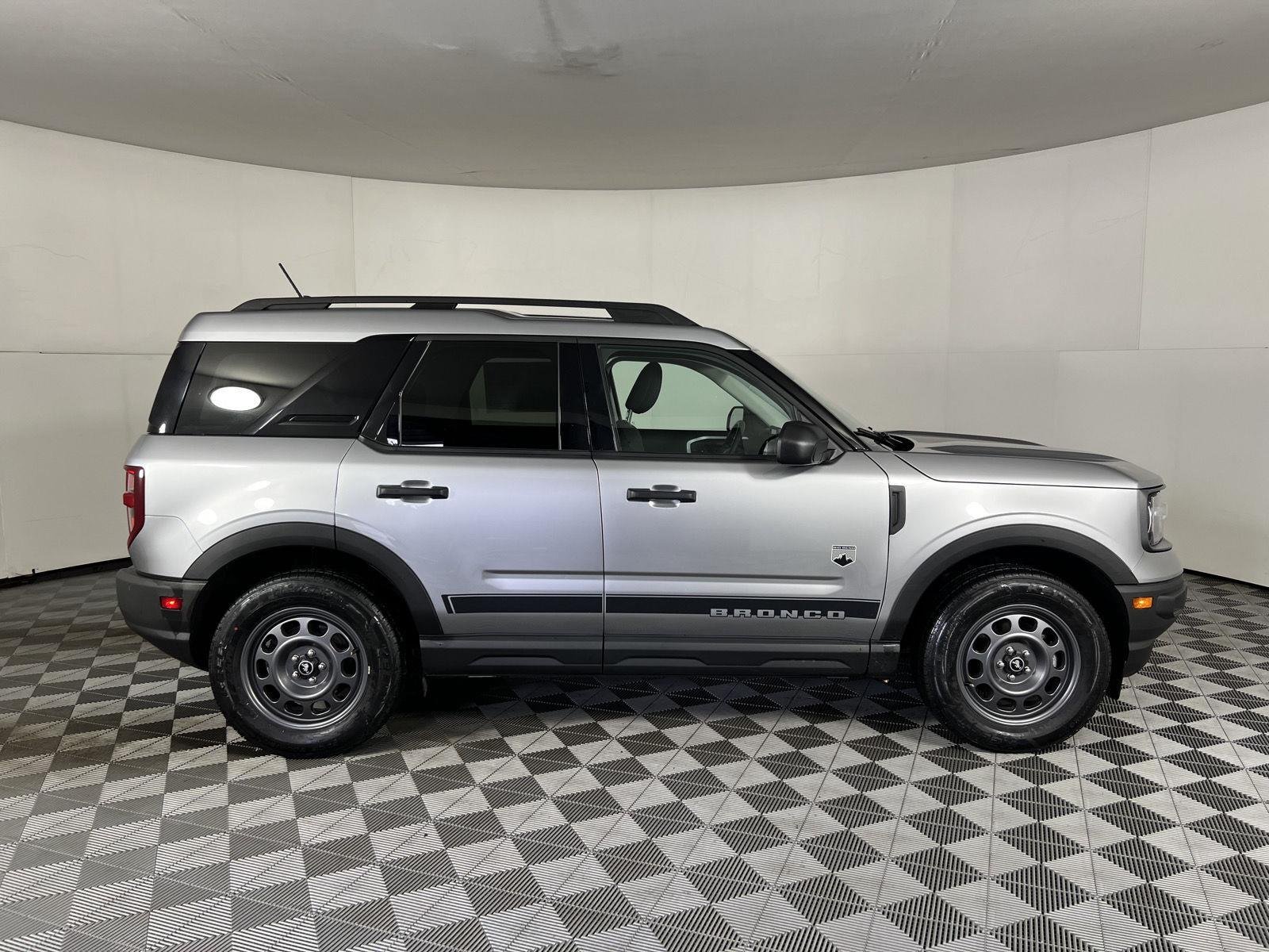 Used 2023 Iconic Silver Ford Big Bend image 6