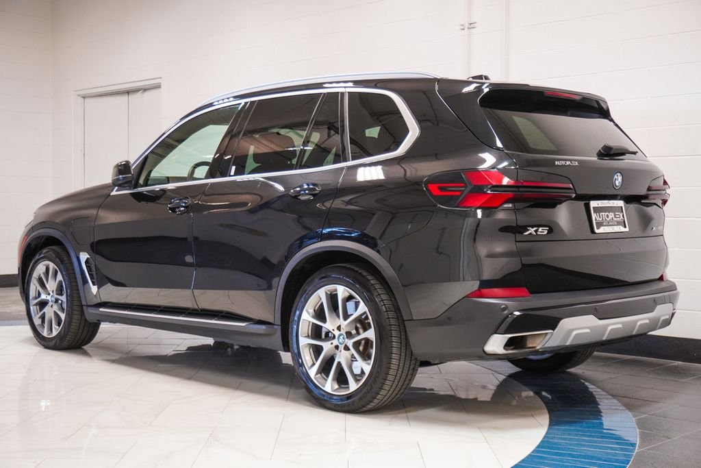 Used 2025 Black BMW xDrive50e image 32
