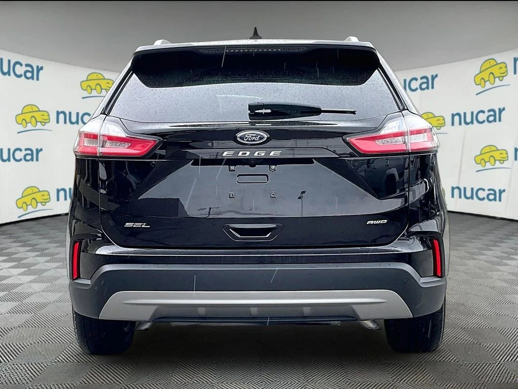 Used 2022 Black Ford SEL image 5