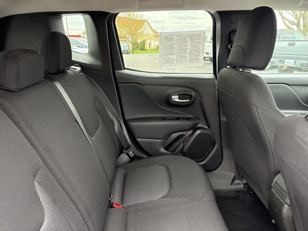 Used 2023 Black Clearcoat Jeep Latitude image 29