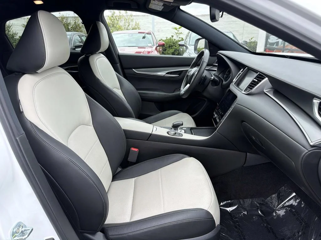 Used 2023 RADIANT WHITE INFINITI ESSENTIAL image 34